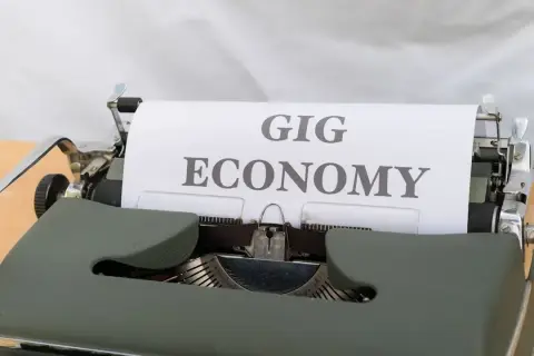 Global Economy on Edge as Oil Inventories Plummet, Experts Warn of Imminent Supply Crunch